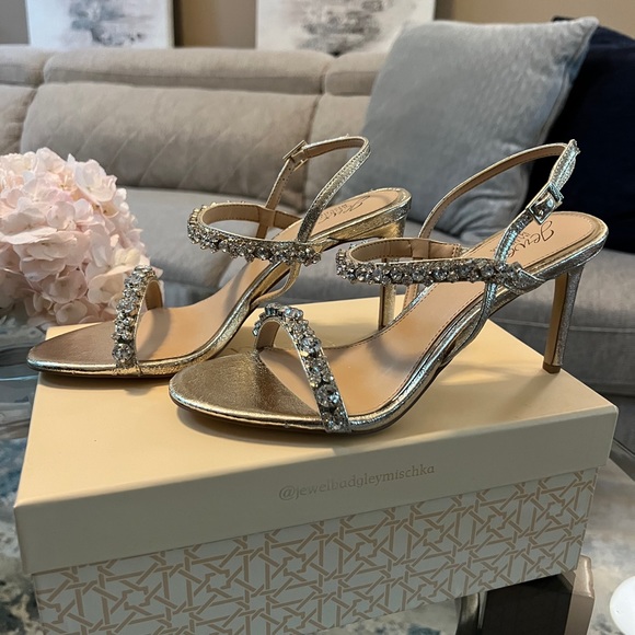 BRAND NEW Jewel Badgley Mischa Donna size 8 light gold - Picture 2 of 6